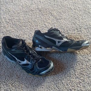 Mizuno volleyball shoes. Size 7.5